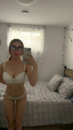 Hailey Phillips Nude  Leaks 2 Photos