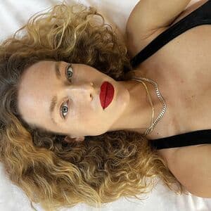 Hannah Ferguson Nude  Leaks 2 Photos