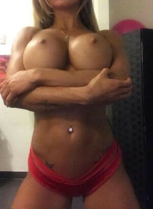 Hannah Gonzalez Nude  Leaks 3 Photos