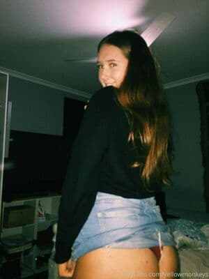 Hayley Aurisch Nude  Leaks 7 Photos