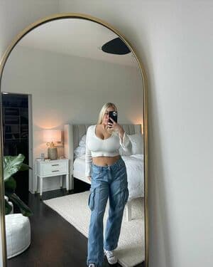 Holly Y Nude  Leaks 3 Photos