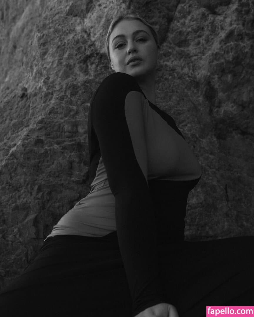 Click to view full size Iskra Lawrence Nude Leaks 8 Photos