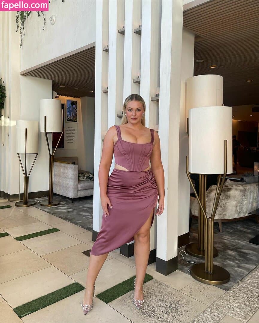 Click to view full size Iskra Lawrence Nude Leaks 10 Photos