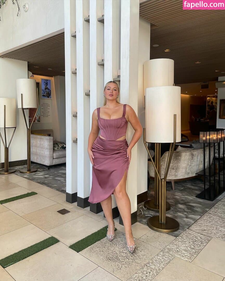 Click to view full size Iskra Lawrence Nude Leaks 10 Photos