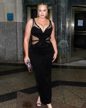 Click to view full size Iskra Lawrence Nude Leaks 5 Photos