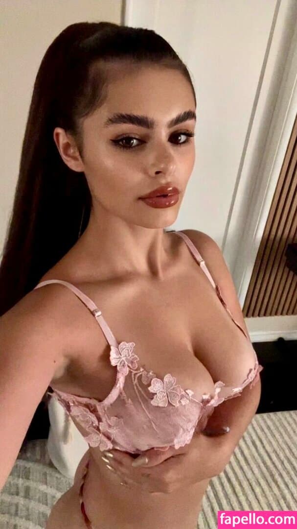 Jacquie Lee Nude OnlyFans Leaks 2 Photos