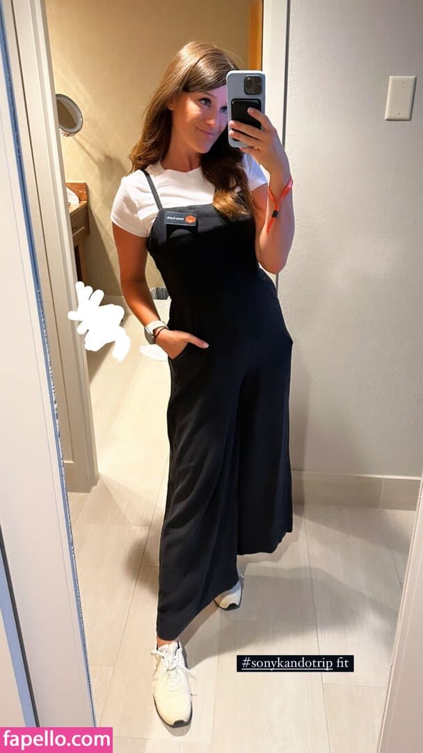 Jenna Ezarik Nude  Leaks 3 Photos