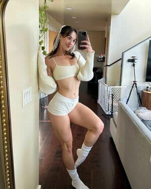 Jules Ari Nude  Leaks 4 Photos