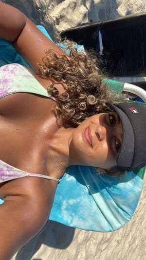 Julie Santos Nude  Leaks 2 Photos