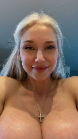 Karen Orlena Nude  Leaks 4 Photos