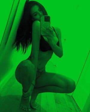 Katie Bell Nude  Leaks 5 Photos