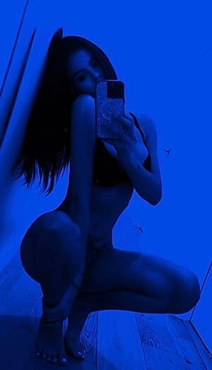 Katie Bell Nude  Leaks 5 Photos