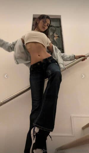 Katie Bell Nude  Leaks 5 Photos