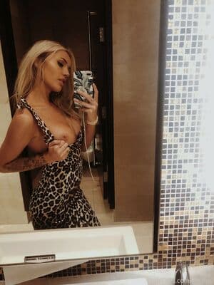 Katy Lou Redell Nude  Leaks 4 Photos