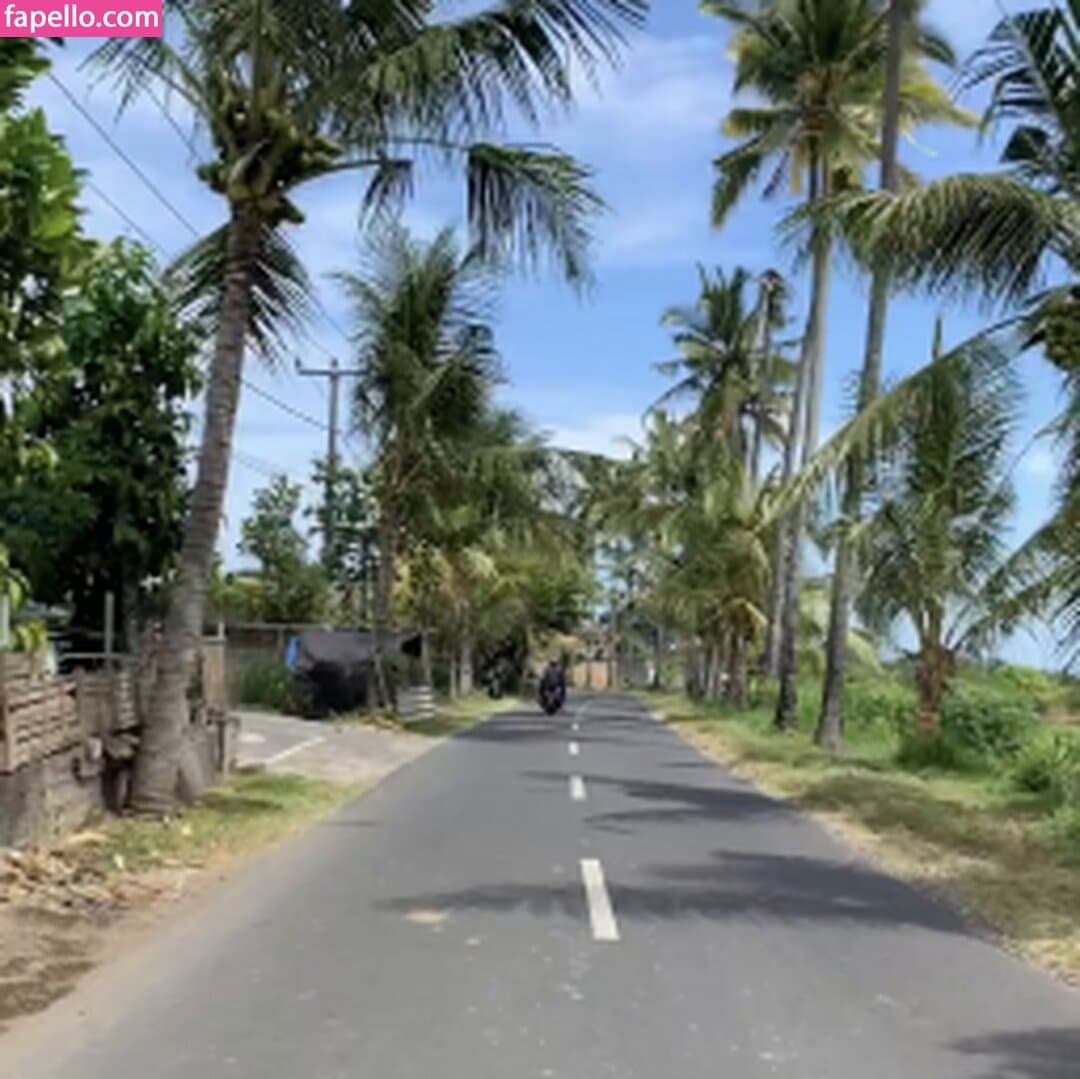 Katya Clover Nude  Leaks 4 Photos