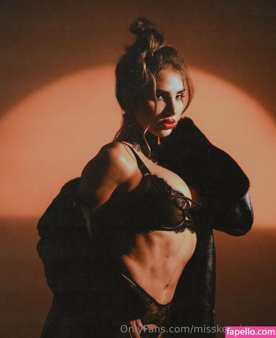 Click to view full size Kenzie Anne Nude Leaks 14 Photos