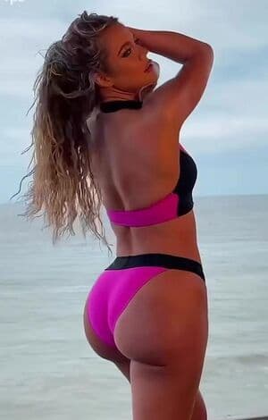 Khloe Kardashian Nude  Leaks 4 Photos