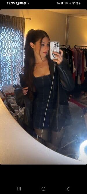 Kira Kosarin Nude  Leaks 2 Photos