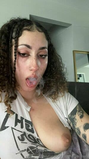 Kira Perez Nude  Leaks 4 Photos