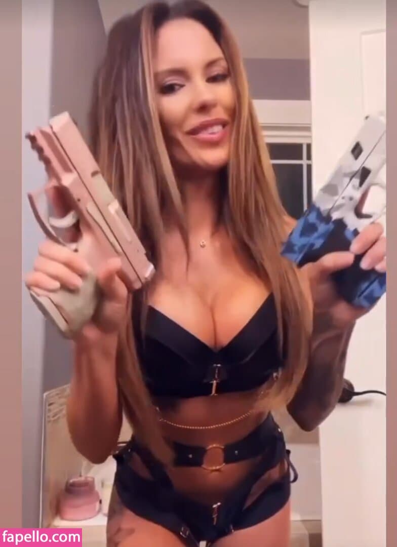 Kristen Strout Nude  Leaks 6 Photos