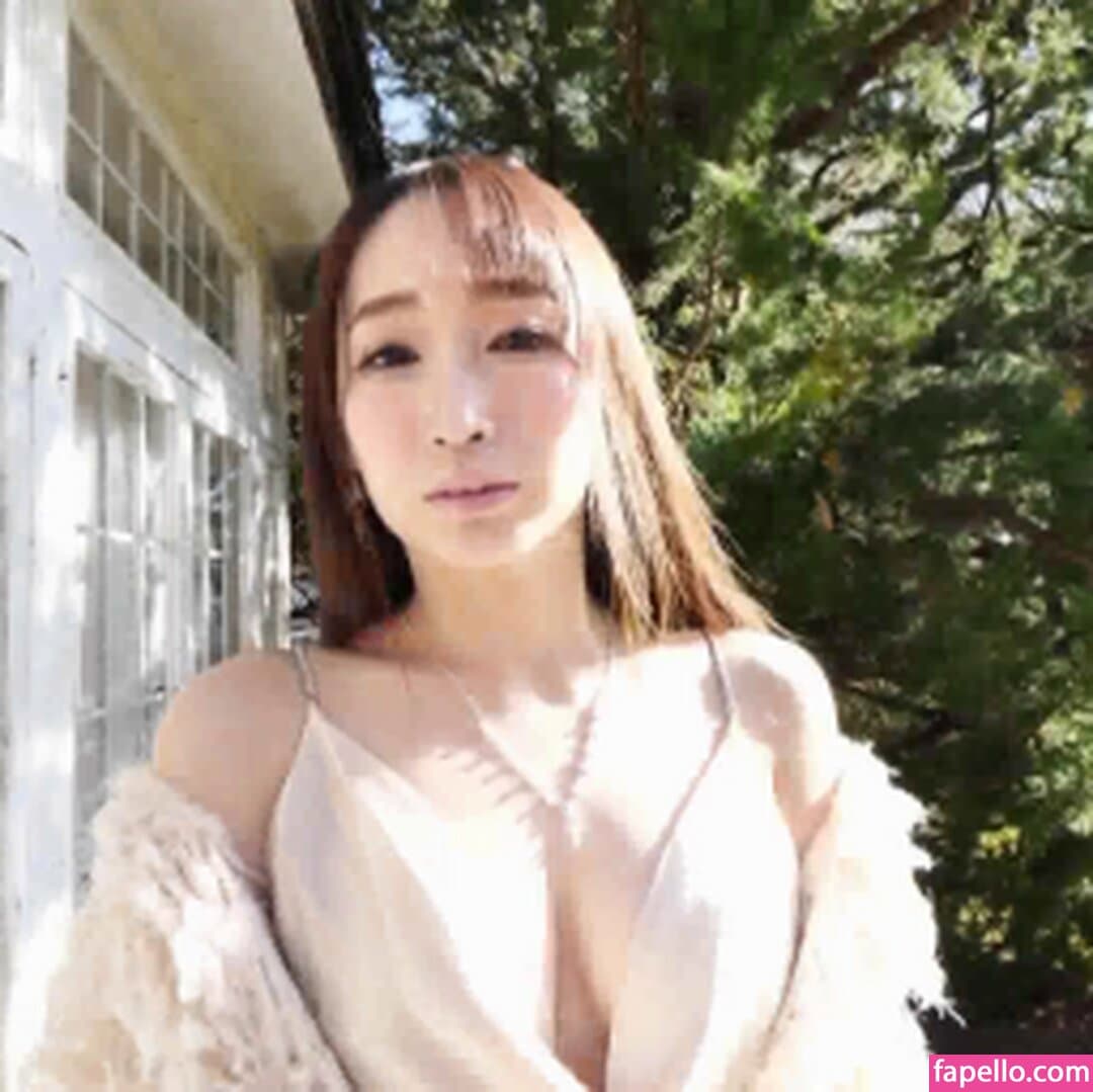 Kurea Hasumi Nude  Leaks 5 Photos