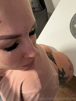 Kyra Hot Nude  Leaks 4 Photos