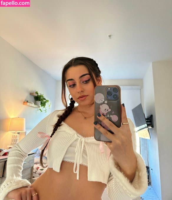 Lea Martinez Nude  Leaks 2 Photos