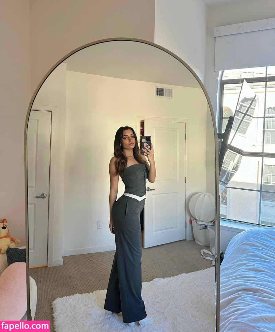 Lea Martinez Nude  Leaks 2 Photos