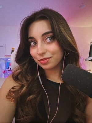 Lea Martinez Nude  Leaks 3 Photos