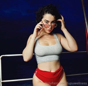 Liz Nude  Leaks 3 Photos