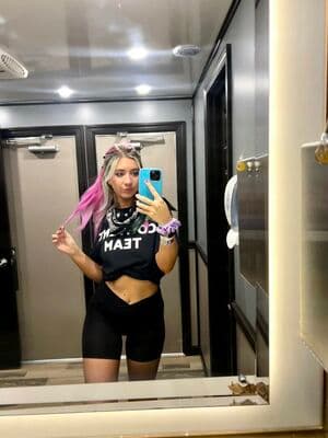 Liz Hagearty Nude  Leaks 5 Photos