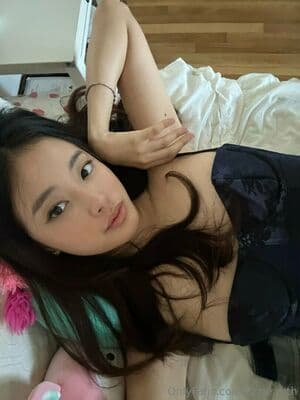 lizzieekim Nude  Leaks 3 Photos