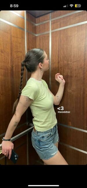 Lizzy McAlpine Nude  Leaks 8 Photos