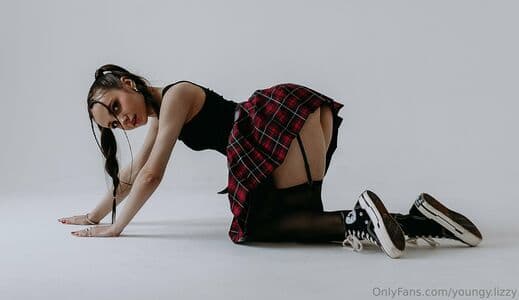 Lizzy Youngy Nude  Leaks 10 Photos