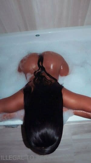 Lola Teases Nude  Leaks 10 Photos