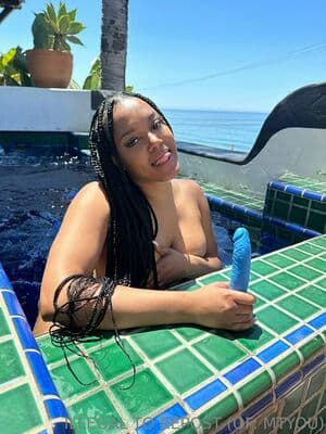 Lola Teases Nude  Leaks 10 Photos