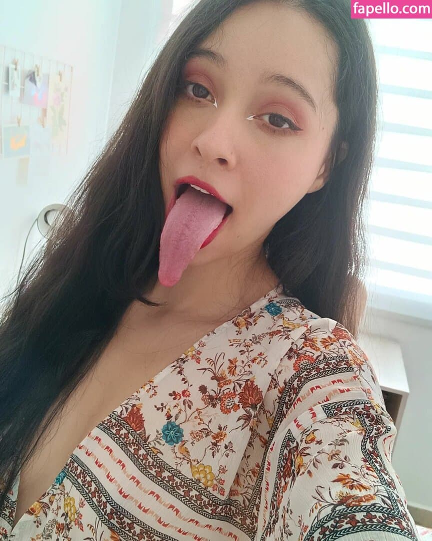Long Tongue Fetish Nude  Leaks 15 Photos