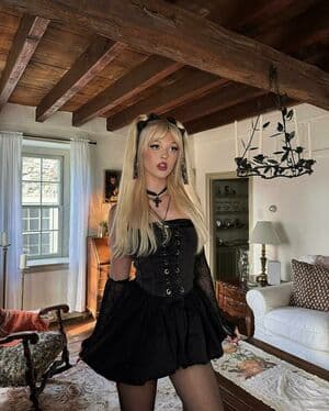 Loren Gray Nude OnlyFans Leaks 2 Photos