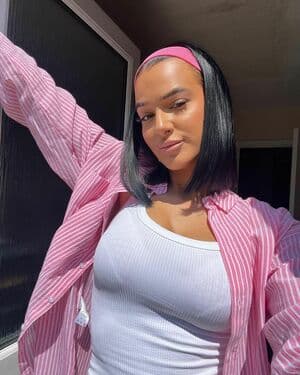 Louise Reid Nude  Leaks 1 Video and 2 Photos