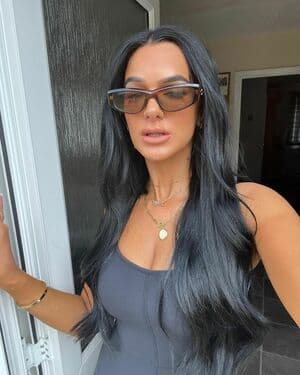 Louise Reid Nude  Leaks 8 Photos