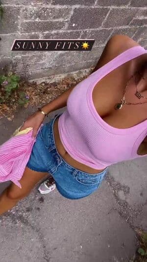 Louise Reid Nude  Leaks 8 Photos