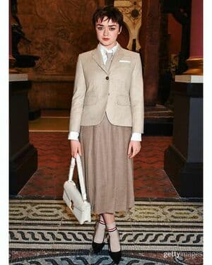 Maisie Williams Nude  Leaks 3 Photos