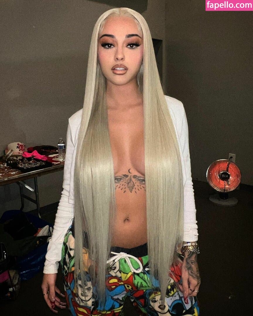 Malu Trevejo Nude  Leaks 4 Photos