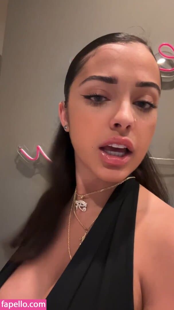 Malu Trevejo Nude OnlyFans Leaks 3 Photos