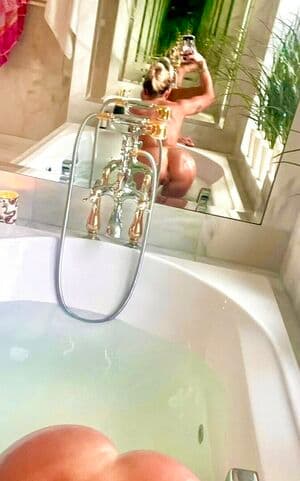 Megan Barton Hanson Nude OnlyFans Leaks 5 Photos