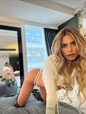 Megan Barton Hanson Nude OnlyFans Leaks 4 Photos