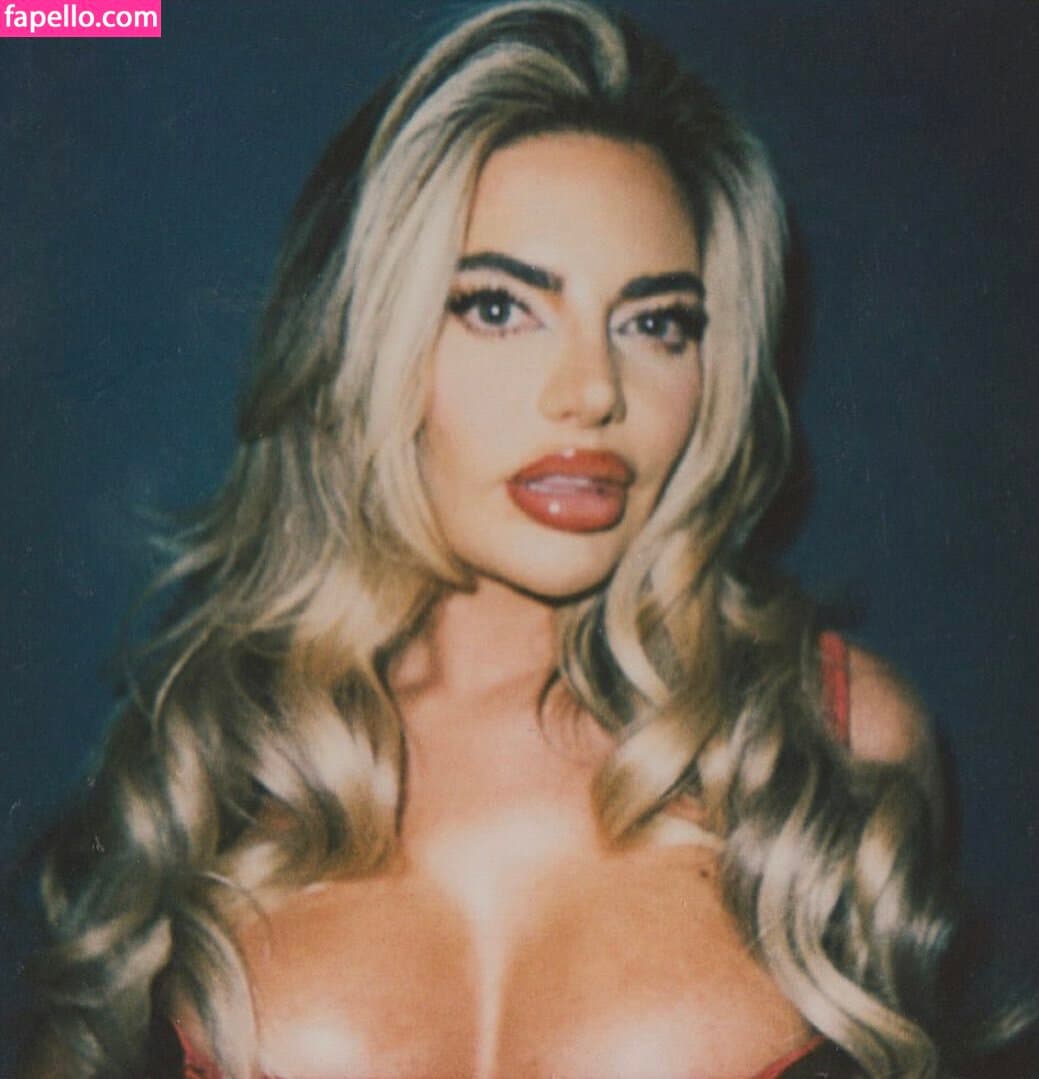 Megan Barton Hanson Nude OnlyFans Leaks 2 Photos