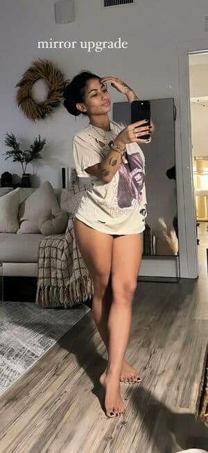 Melanie P Cruz Nude  Leaks 2 Photos