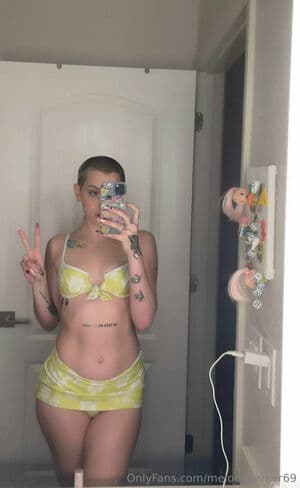 Click to view full size Melody Parker Nude OnlyFans Leaks 5 Photos