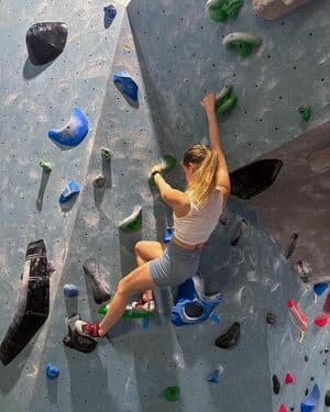 mira.004 Nude OnlyFans Leaks 6 Photos